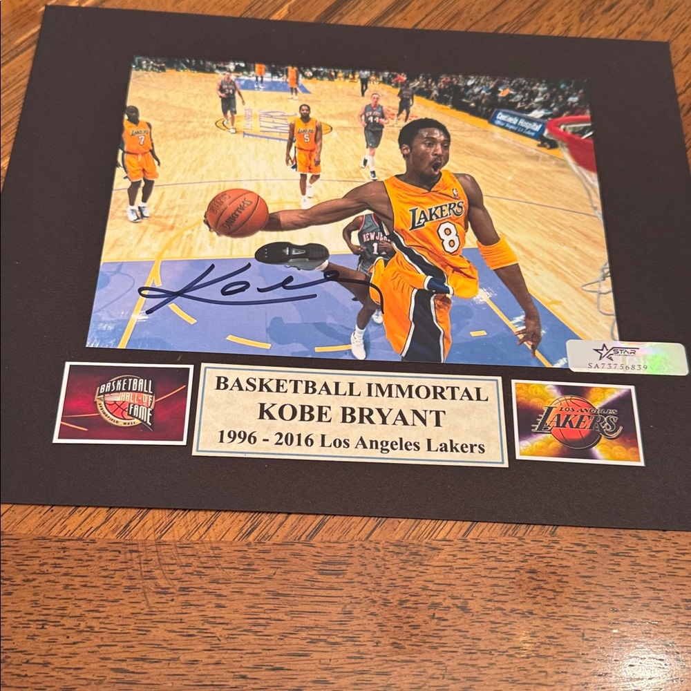 - Kobe Bryant Los Angeles Lakers signed photo